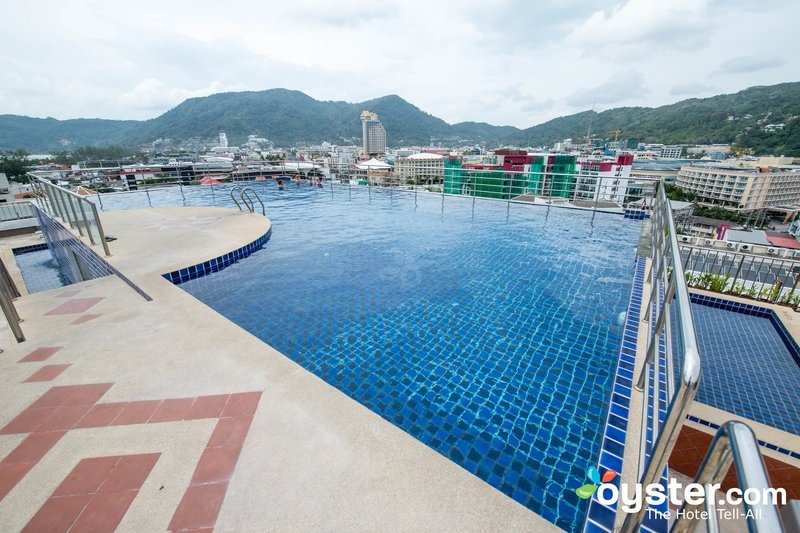 Đời thực: Hàng rào sắt chẳng có chút tinh tế gì này sẽ chẳng khiến ai ghen tị cả.