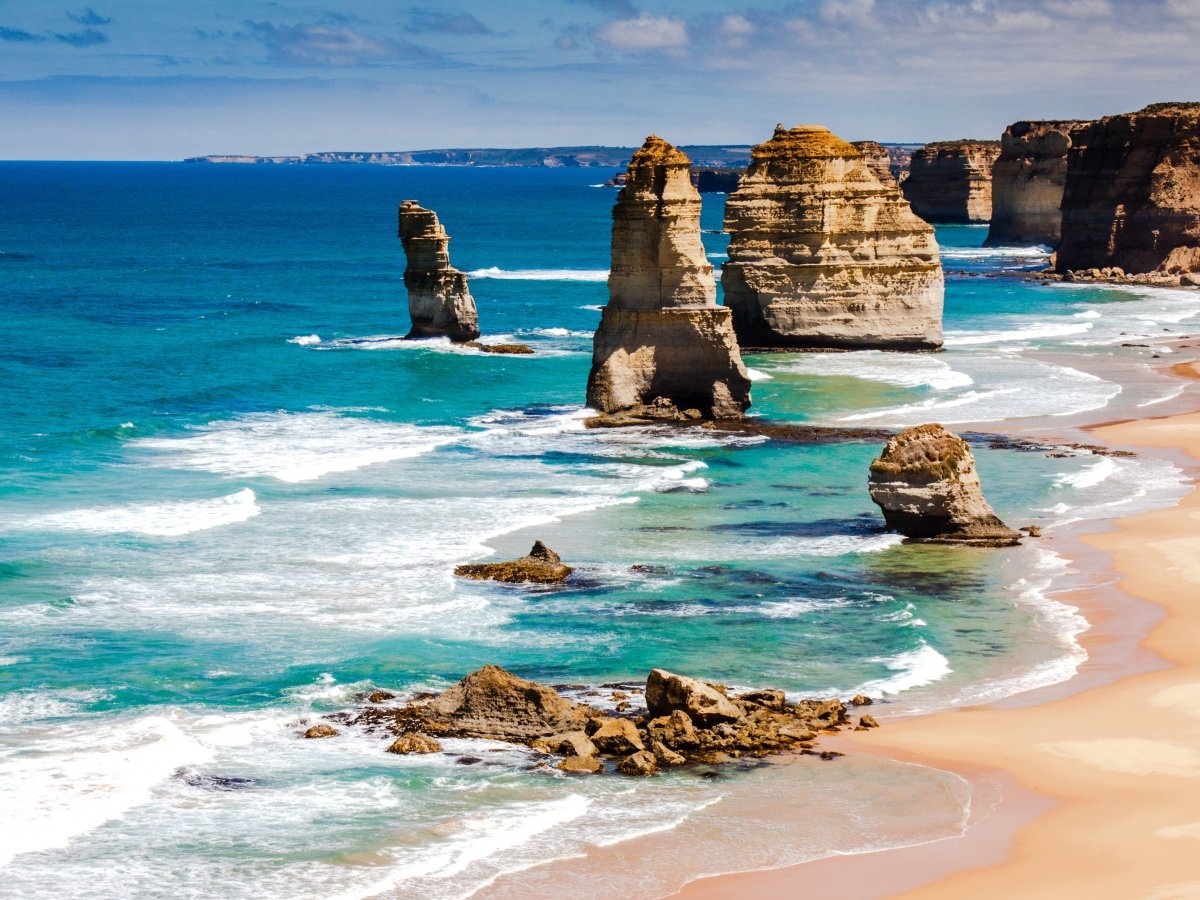 Australia: Melbourne được vinh danh là thành phố dễ sống nhất thế giới và nổi tiếng thân thiện với khách du lịch. Bán đảo Mornington của Melbourne chào đón du khách với các vườn nho, bãi biển và ẩm thực thú vị.