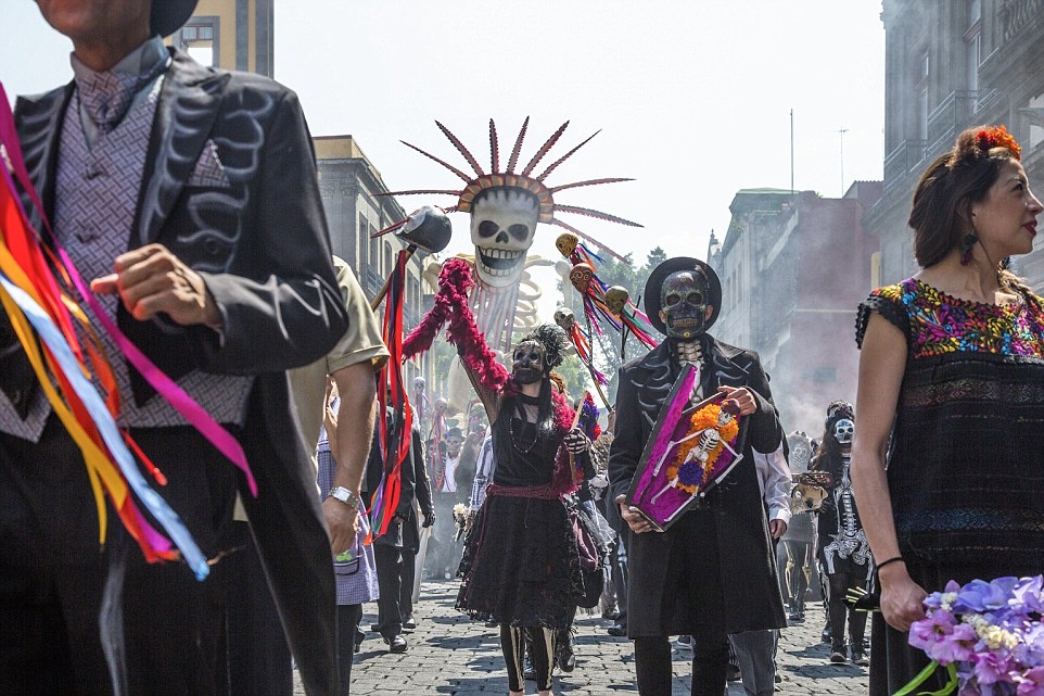 “Spectre” có các cảnh quay ở quảng trường Tolsa, Zocalo, khách sạn Ciudad Mexico và thành phố Mexico. 