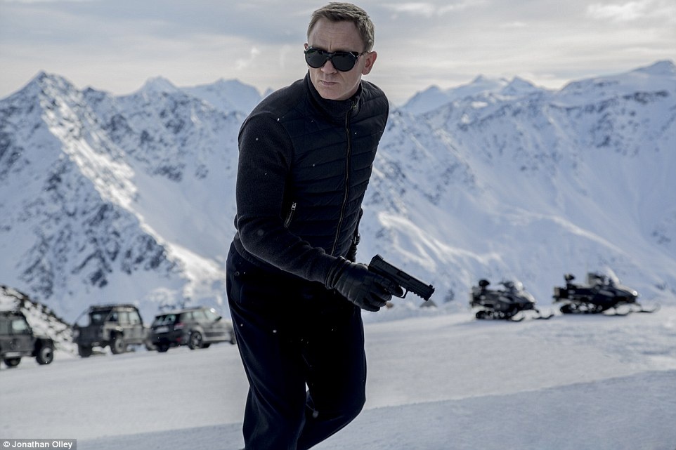 Theo chan James Bond trong phim bom tan ‘Spectre’ hinh anh