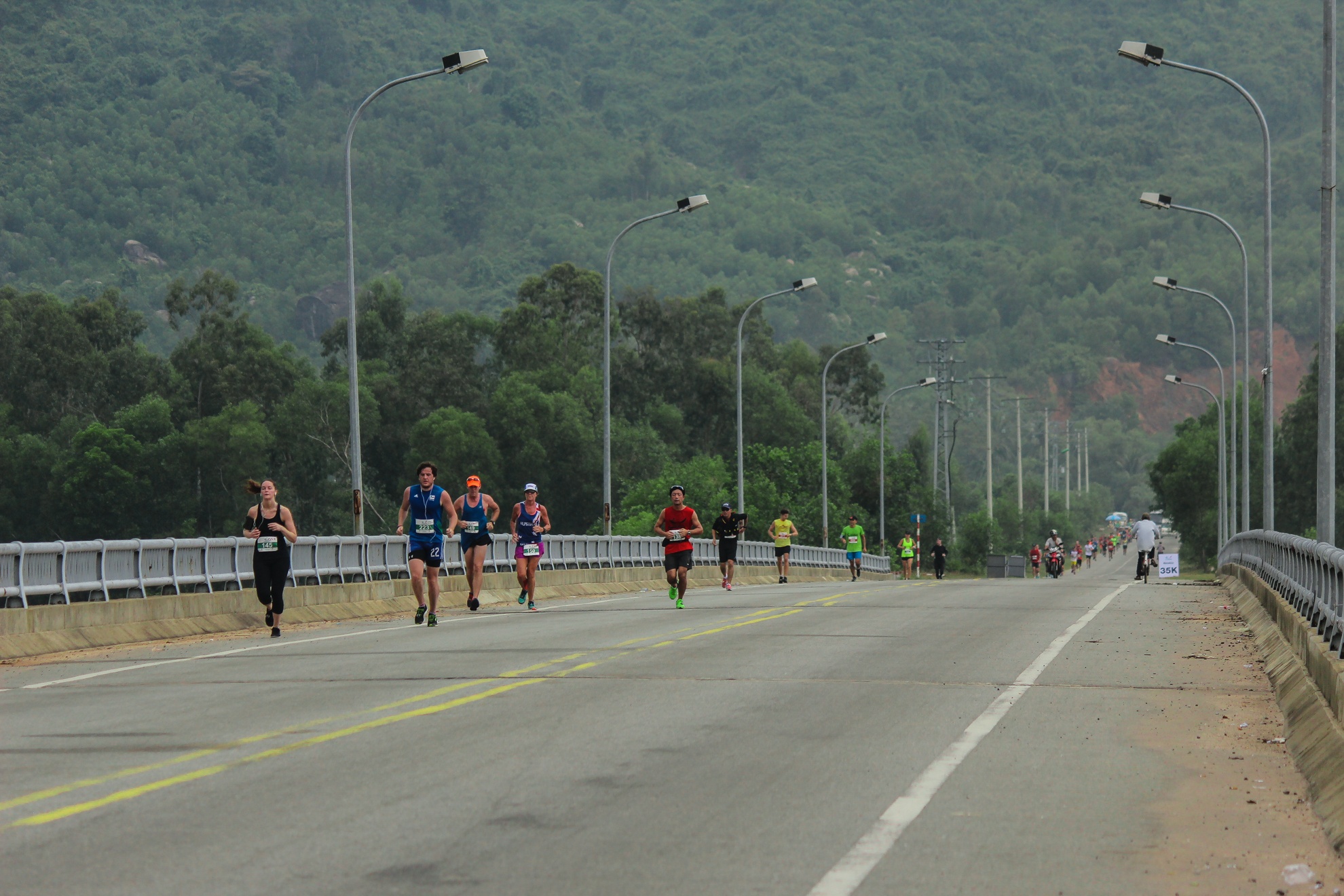 Ảnh 5: Giải còn có nhiều người ngoại quốc tham gia như Nhật Bản, Mỹ, Philippin, Đài Loan,…