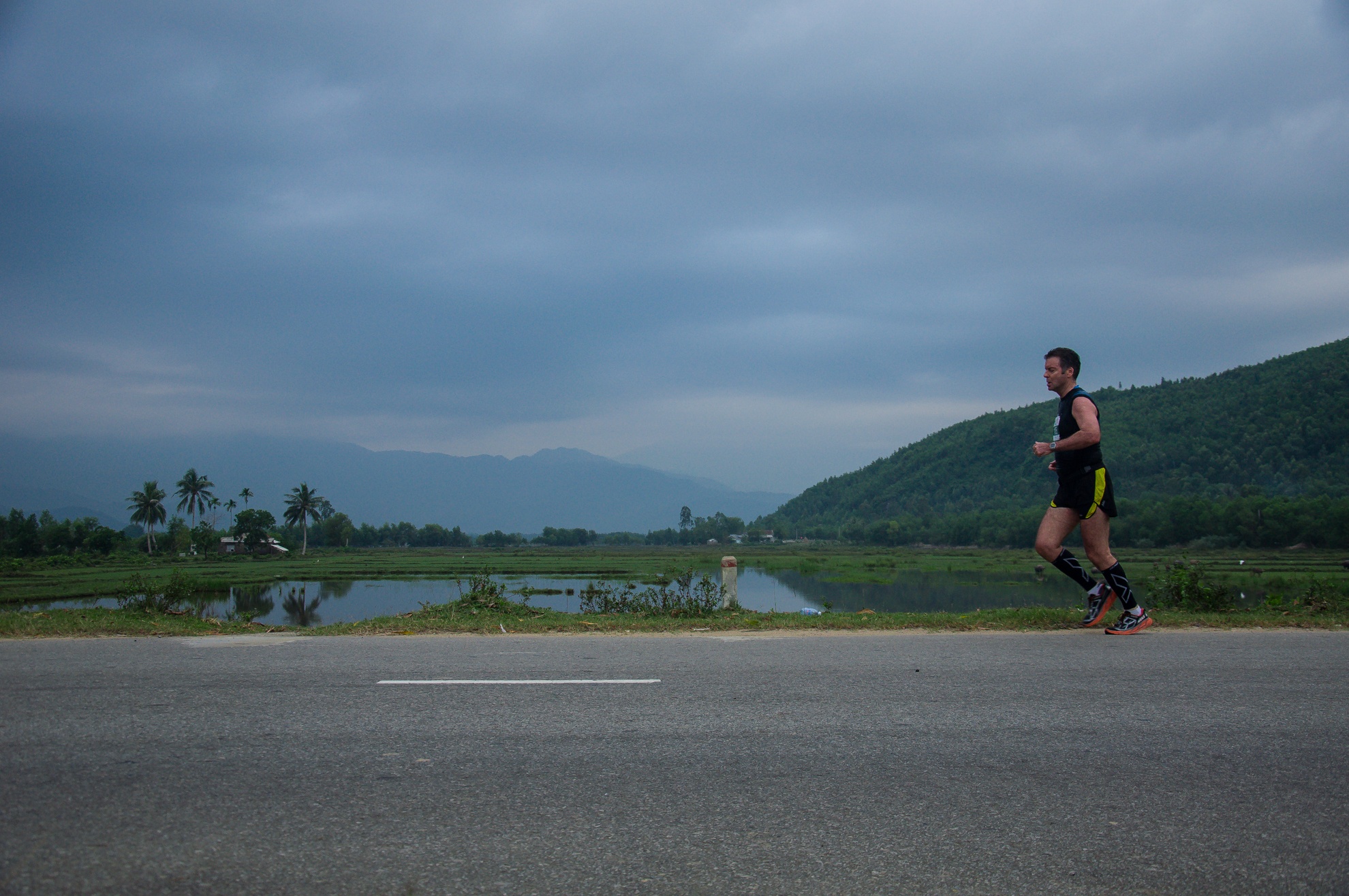 Ảnh 6: Chặng đua băng qua vùng đồng quê ở Phú Lộc (tỉnh Thừa Thiên Huế) quanh khu nghỉ dưỡng Laguna Lăng Cô, hai khu khách sạn Banyan Trê và Angsana Lăng Cô, và sân gôn đẳng cấp quốc tế Laguna Lăng Cô.