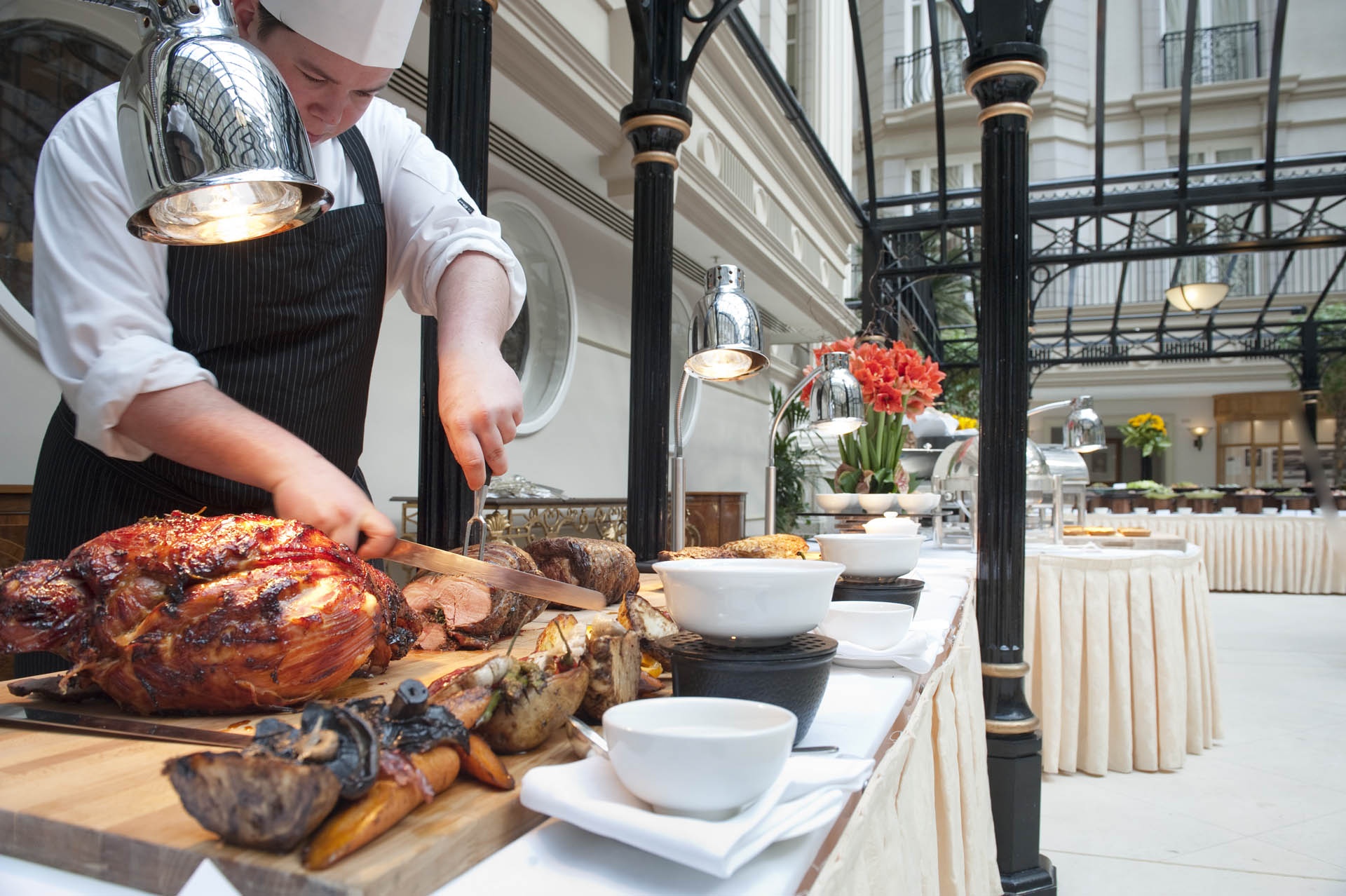 Các món được yêu thích gồm bánh mì Pháp rưới si-rô gỗ thích, thịt vịt với nước sốt cay, cá hồi hun khói, cơm Basmati...