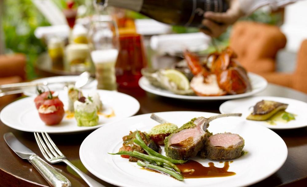 Ngoài ra, khách sạn còn phục vụ các món ăn Malaysia như Nasi Goreng, mì và cá nướng. Ảnh: Asia-city.