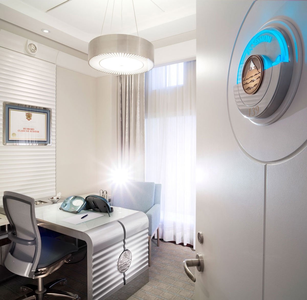 Tòa nhà có hơn 250 phòng dự thính.