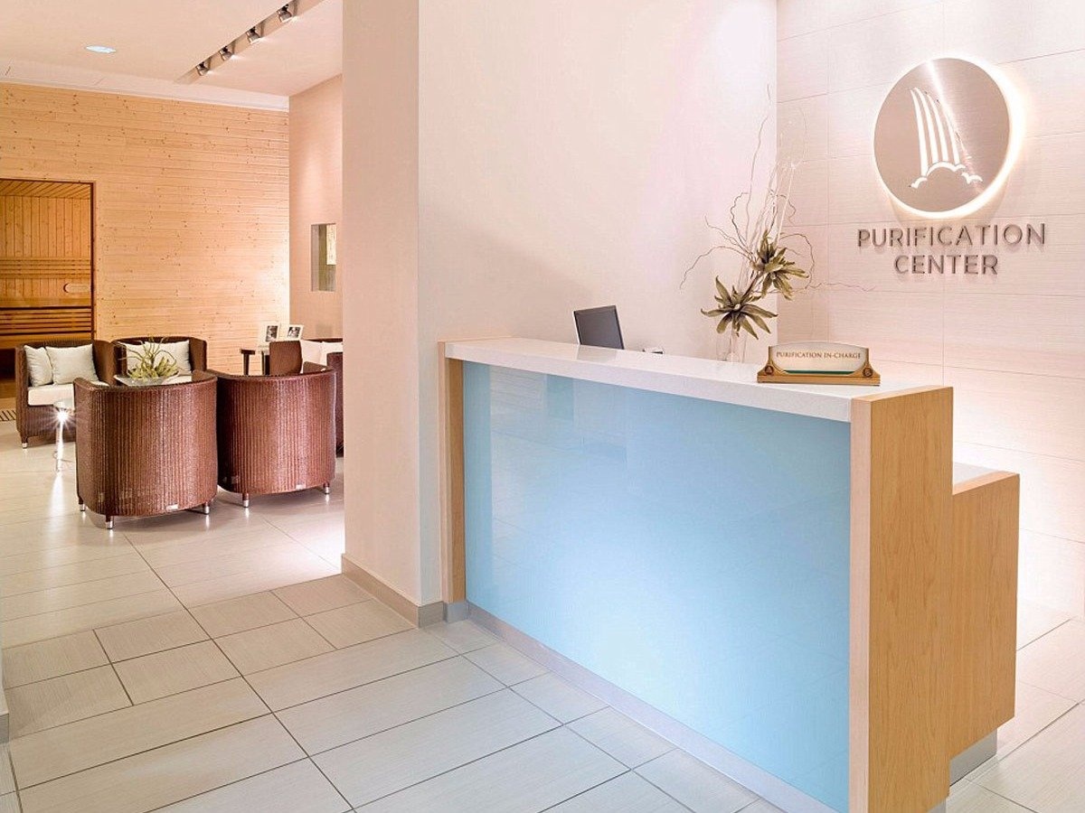 Lối vào trung tâm Thanh Tẩy, nơi thực hiện nghĩ lễ “giúp các tín đồ Scientology giải phóng bản thân khỏi các tổn hại về thể chất và tinh thần do chất gây nghiện và chất độc gây ra”.