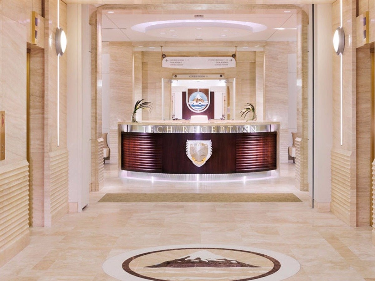 Cơ sở đào tạo Flag chiếm trọn một tầng tòa nhà, với 16 phòng học rộng rãi, hiện đại. Tầng đào tạo có khả năng tiếp nhận 1.000 học sinh một lúc.