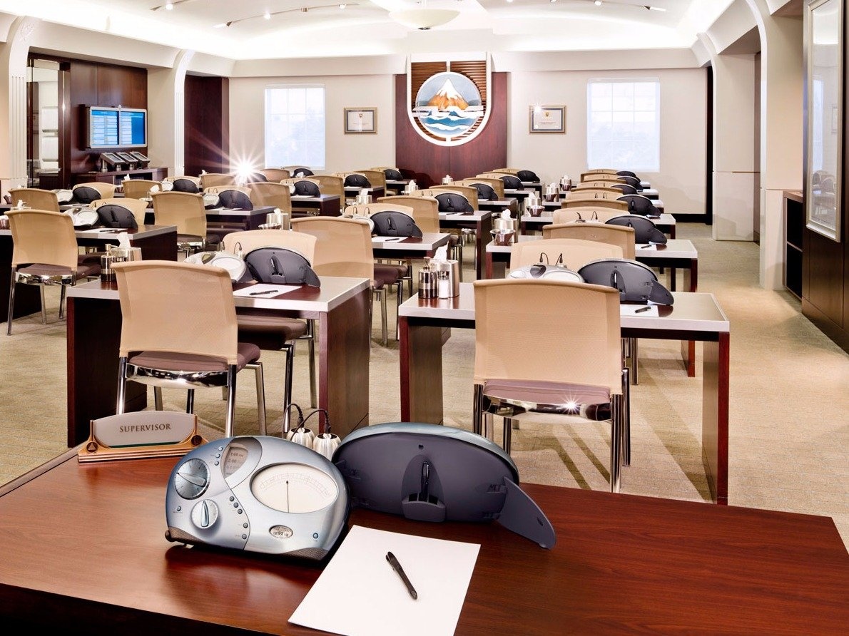 Một số phòng khác, như phòng này, dành để đào tạo những tín đồ trở thành diễn giả.