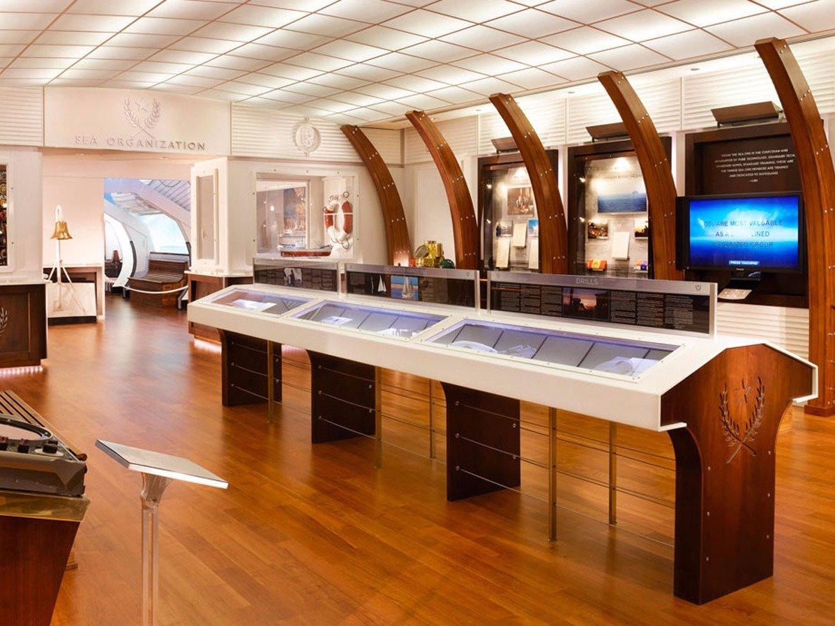 Bảo tàng Sea Organization trưng bày lịch sử của “nhà thờ trên biển”, với hiện vật từ Apollo - tàu đô đốc nơi Hubbard khai sinh ra tổ chức.