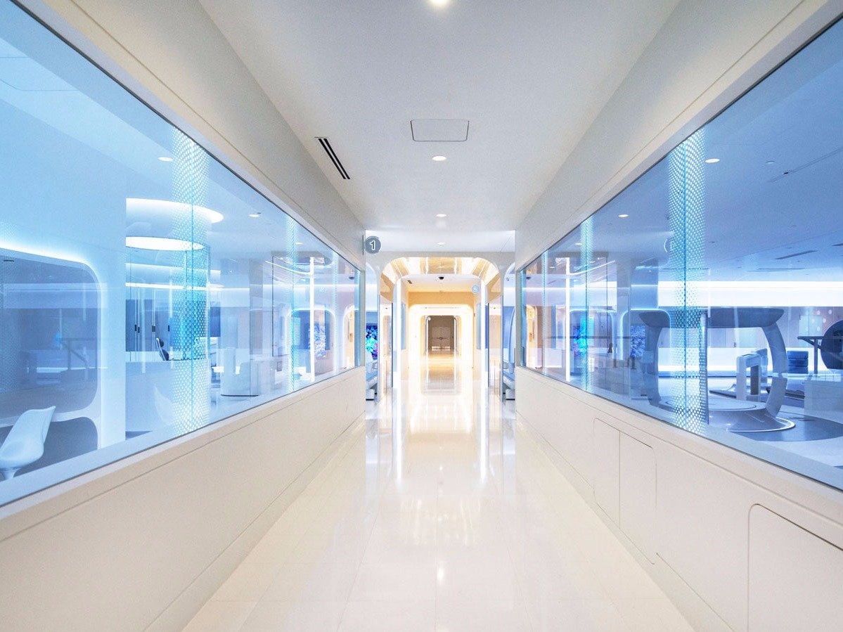 Tòa nhà này được hoàn thiên cùng công bố về chương trình “Siêu năng lực” của L. Ron Hubbard, trong đó các tín đồ Scientology sẽ có thể phát triển 57 giác quan của con người hay “nhận thức”.