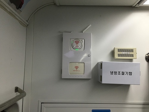 Luôn luôn kết nối: Seoul có cơ sở hạ tầng phát triển, với dịch vụ Wi-Fi, 3G và DMB (sóng tivi cho điện thoại) miễn phí cho mọi hành khách đi tàu. Ảnh: Beingpeterkim.