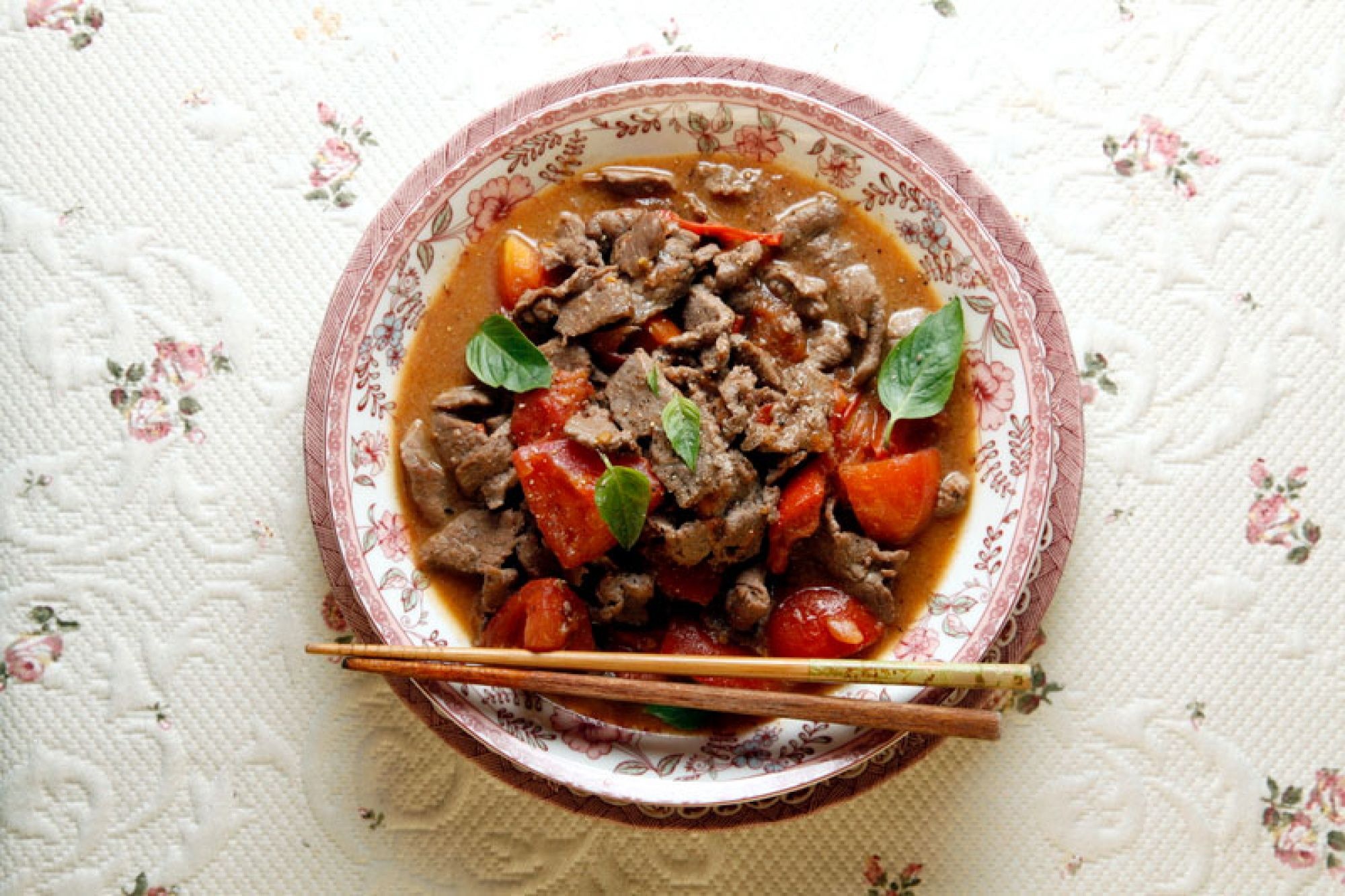 Bo xao ca chua kieu Thuong Hai de lam, ngon com hinh anh