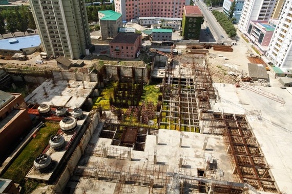 Tuy nhiên, thành phố cũng có nhiều khu thi công bị bỏ hoang.