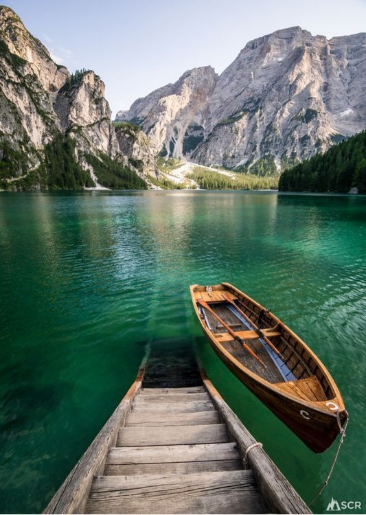 Hồ Braise, Italy, qua góc chụp của S. Rich khiến du khách muốn lên thuyền và chèo đi ngay lập tức, để có thể đắm mình giữa không gian kỳ vĩ.
