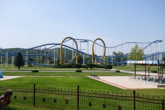 Khu vui chơi giải trí và công viên nước phục vụ người dân vào dịp cuối tuần.