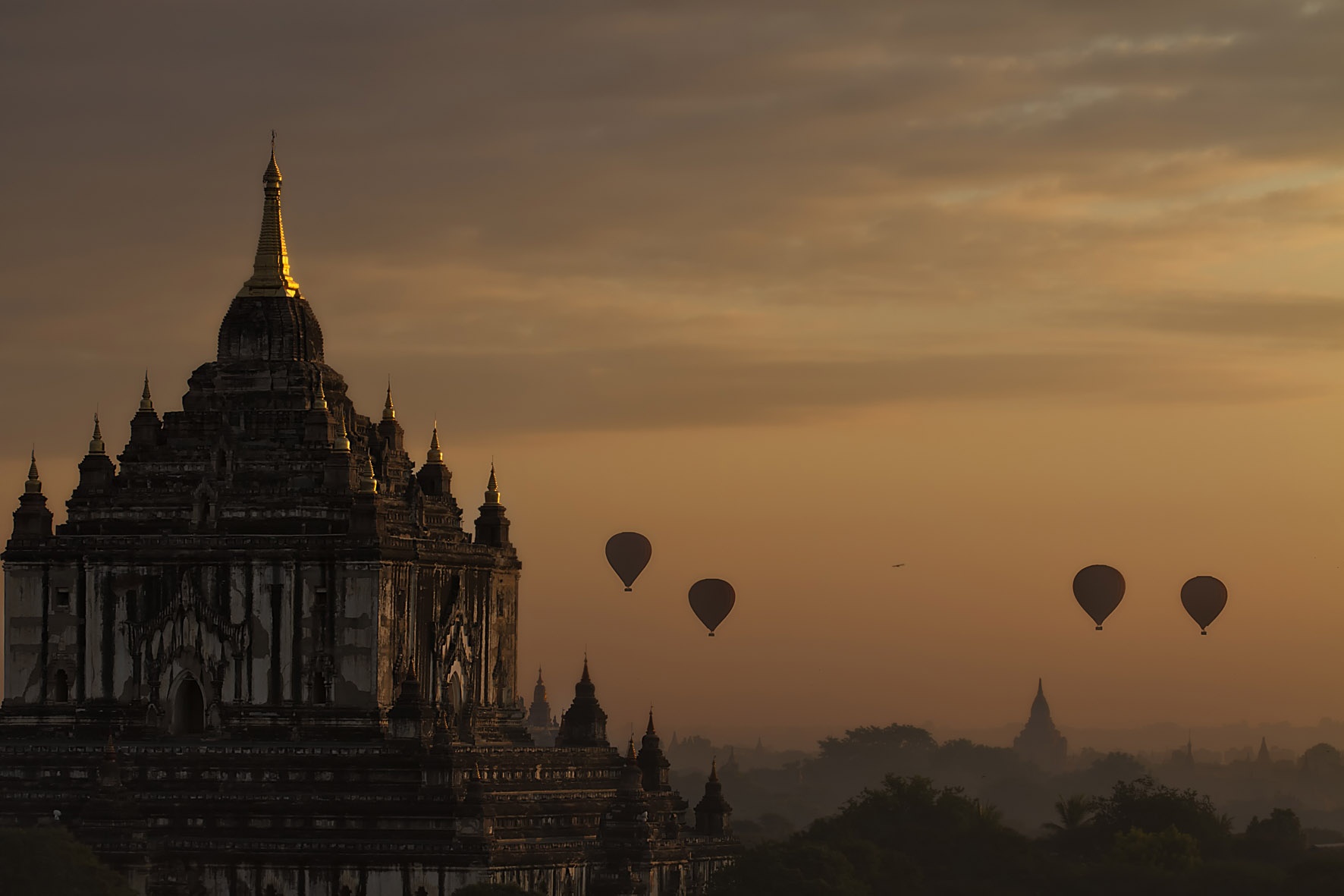 Đền Gawdawpalin (Bagan, Myanmar): Đây là một trong những công trình tôn giáo đẹp nhất Myanmar. Ngôi đền có hơn 800 năm lịch sử này là điểm đến yêu thích của nhiều du khách. Ảnh: Amardeepphotography.