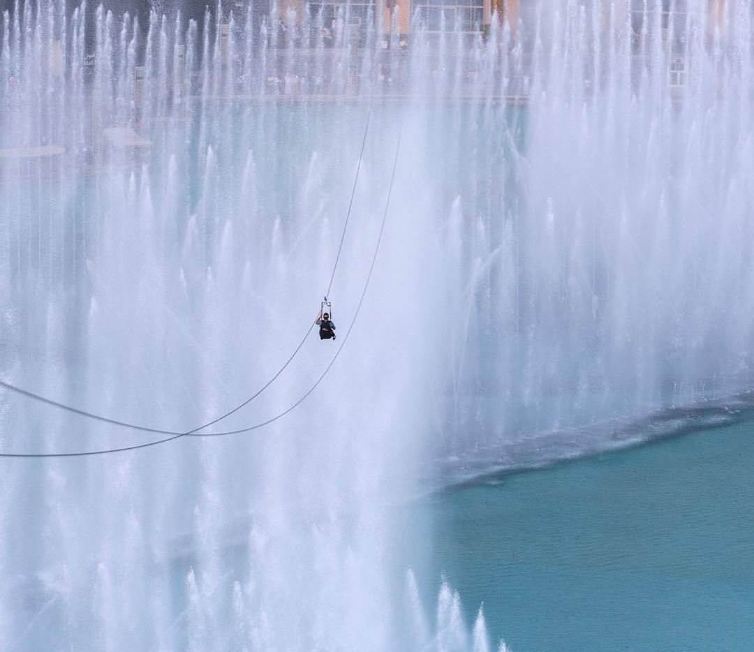 Duong truot cap ngoan muc giua long Dubai hinh anh