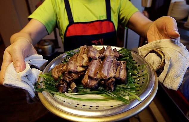 Gioi tre Han Quoc dang bo thoi quen an thit cho? hinh anh