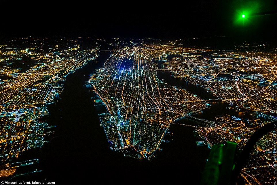 Laforet chụp lại những thành phố lớn của Mỹ như New Jersey, Manhattan và Brooklyn dưới góc độ khác lạ.