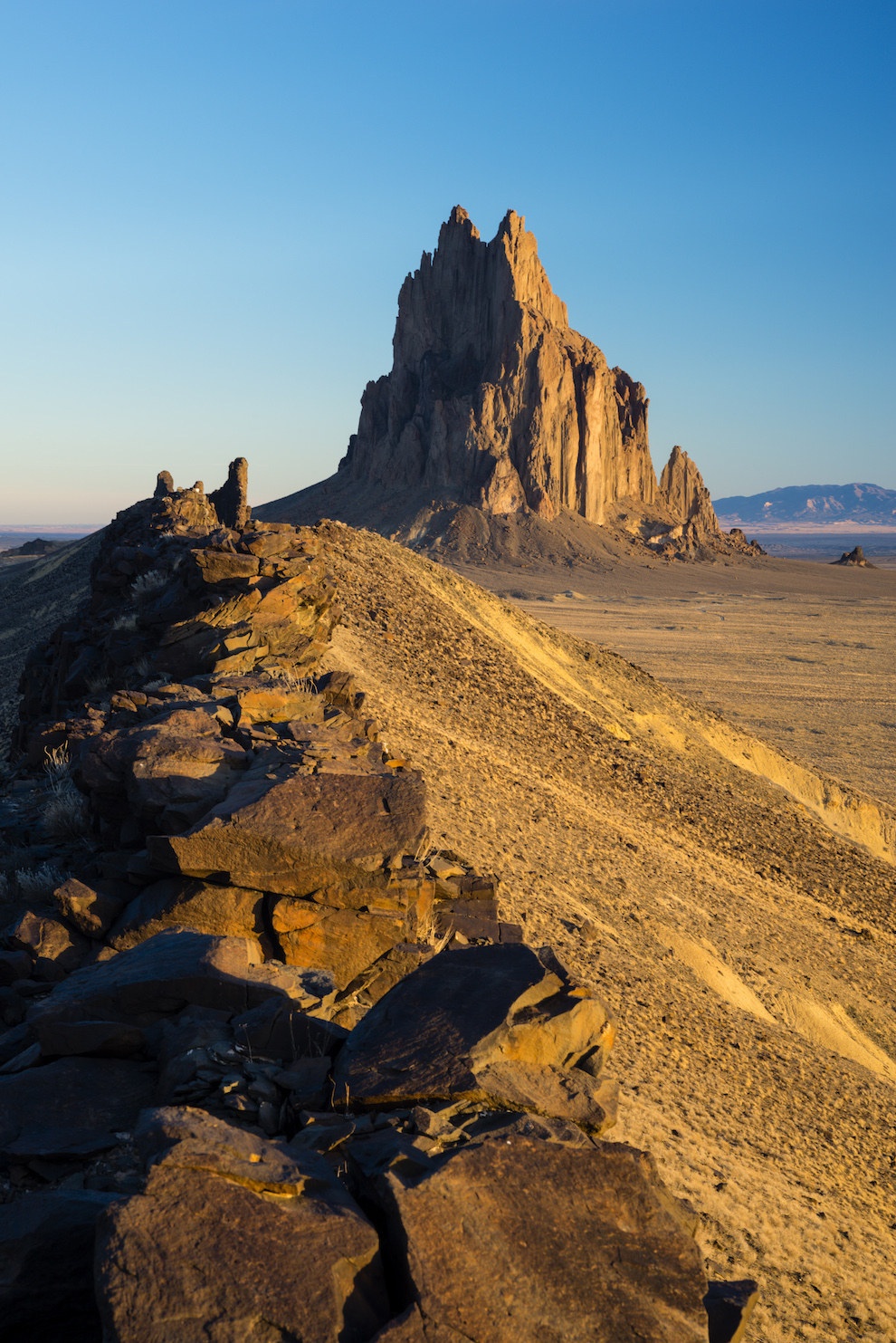 Ngọn núi Picos de Europa nổi tiếng ở Asturias, Tây Ban Nha với những núi đá cao và hẻm núi chứa đầy sự nguy hiểm, mang vẻ đẹp hoang sơ đầy ấn tượng.