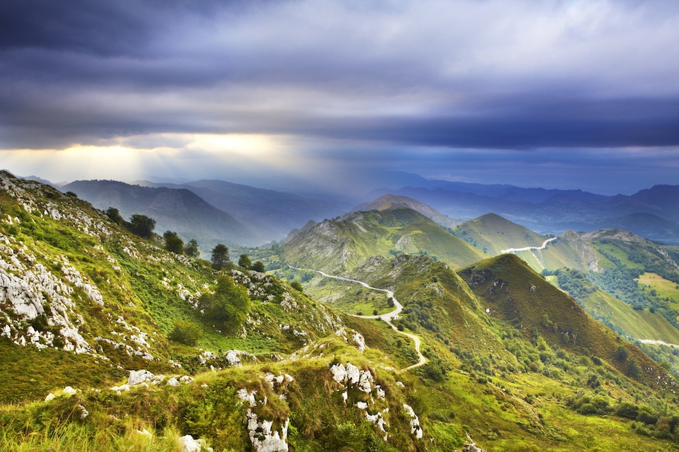 Núi đá Shiprock, bang New Mexico trông giống như một con chim khổng lồ bằng đá, được coi là một tác phẩm điêu khắc tự nhiên độc đáo nhất nước Mỹ. Đây là những tàn tích của một ngọn núi lửa phun trào hơn 30 triệu năm trước, đó là một điểm thiêng liêng cho người dân Navajo.