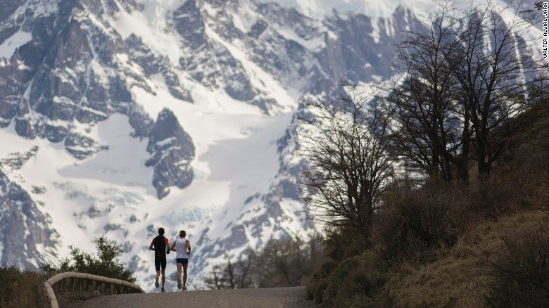 Một đội dự thi cần phải có 4 người thuộc cả hai giới. Tuyến đường đua chỉ được công bố 24 tiếng trước khi cuộc thi bắt đầu. 