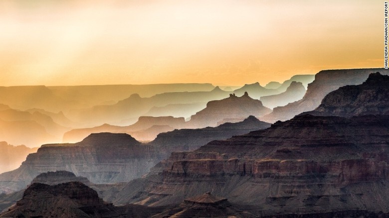 Các công viên quốc gia của Mỹ: Tổ chức Dịch vụ Công viên quốc gia Liên bang Mỹ sẽ tròn 100 tuổi trong năm 2016 và dự định sẽ tổ chức những tour hạng sang khắp 59 công viên. Chuyên gia du lịch xa xỉ, Vantage Deluxe, sẽ mừng lễ kỷ niệm này với tour đặc biệt có điểm dừng chân ở Yellowstone, Grand Teton, Grand Canyon, Bryce và Zion.