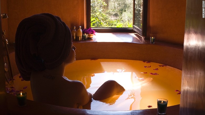 Harem (Marrakesh, Morocco): Nằm ở ngoại ô Marrakesh, Harem là khu nghỉ dưỡng kiêm spa giải độc cơ thể dành riêng cho phụ nữ. Du khách tới đây sẽ được trải nghiệm những phương pháp thư giãn, tìm lại được sức khỏe và cảm hứng.