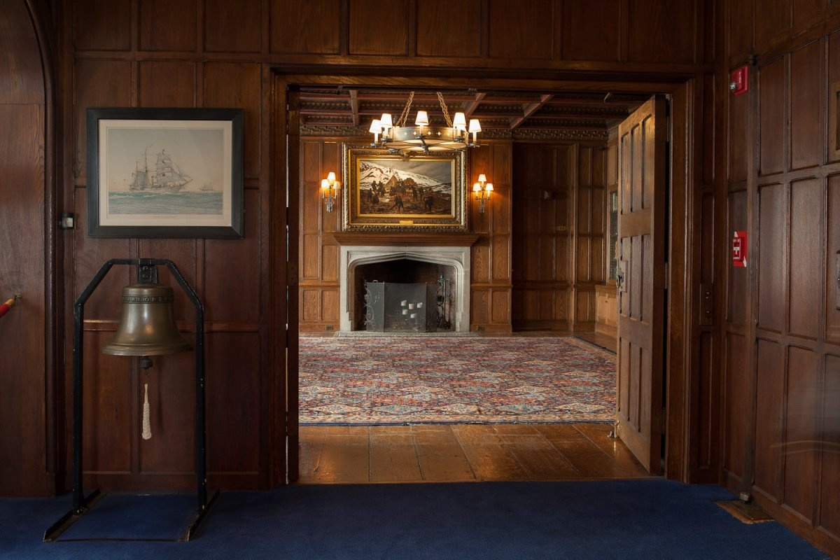 Cau lac bo bi mat cho cac nha tham hiem hinh anh