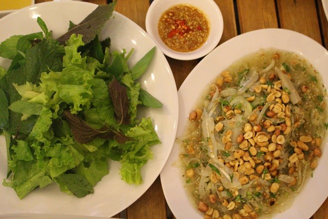 Di Tuy Hoa an gi, choi dau? hinh anh