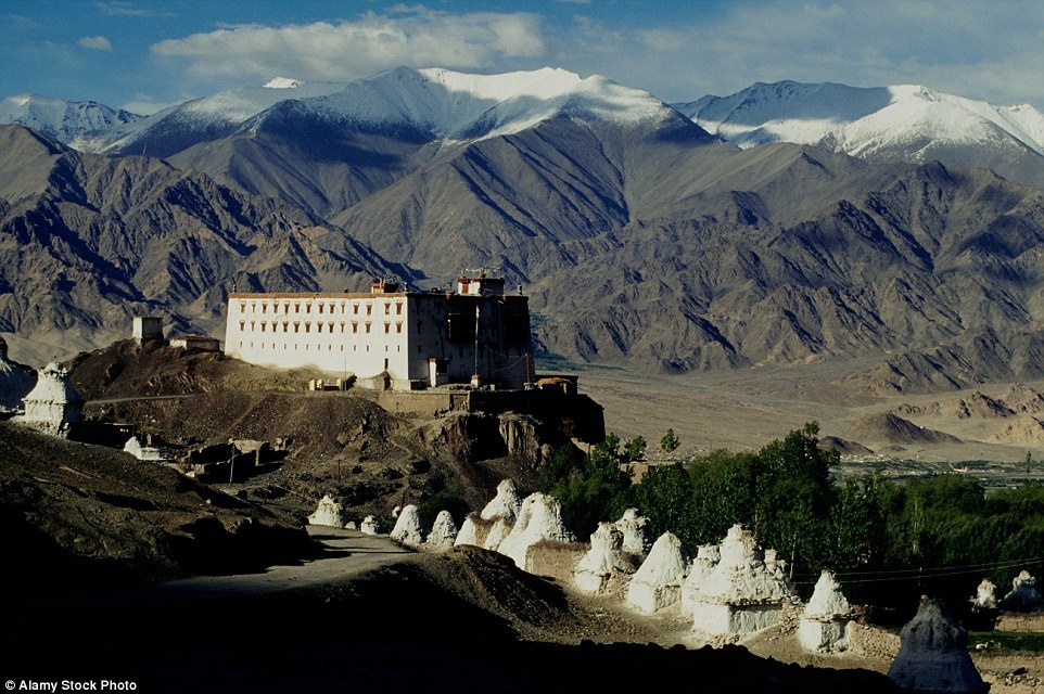 Điện Ladakh, Tây Tạng: Brown + Hudson, công ty chuyên làm việc với các khách hàng giàu có và đòi hỏi cao, cung cấp một kỳ nghỉ ở cung điện hoàng gia Ladakh, nơi chỉ mở cửa vài tháng trong năm.