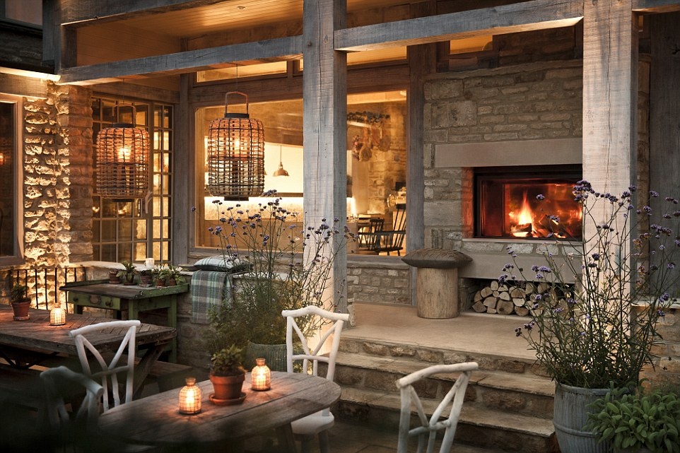 Nếu quá bận rộn, bạn có thể dành hai ngày cuối tuần ở Wild Rabbit, Cotswolds, khách sạn trăng mật tuyệt nhất Anh và Ireland.