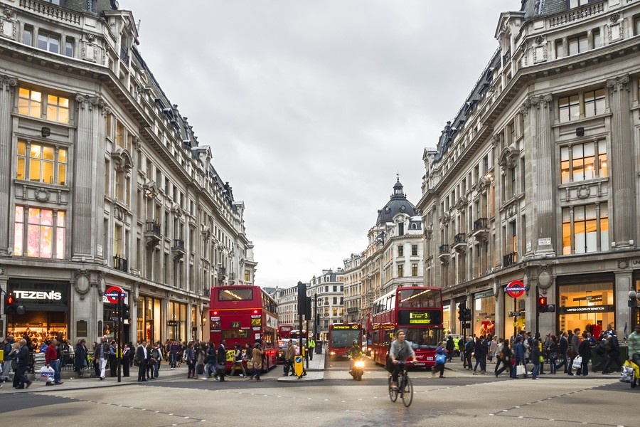 Romford (Anh): Romford nằm ở phía đông London có vẻ rất bình dị, nhưng lại là thị trấn may mắn nhất nước Anh, với lượng người trúng sổ xố giá trị cao (hơn 50.000 bảng Anh) so với dân số cao nhất nước. Tháng 11 năm 2014, 414 người ở Romford đã được thần vận may mỉm cười. Ảnh: Businessadvice.