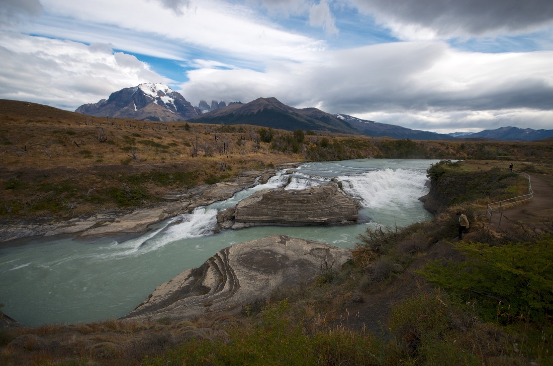Uruguay: Quốc gia nhỏ thứ 2 Nam Mĩ là một ốc đảo nghỉ dưỡng được nhiều du khách hạng sang yêu thích, với những bãi biển tuyệt đẹp, khách sạn sang trọng, và nền văn hóa đặc sắc. Về phía Đông, đầm lầy trải dài từ bờ biển Đại Tây Dương tới biên giới Brazil, trong đó nổi bật nhất là khu bảo tồn Bañados del Este Biosphere với hàng trăm loài chim. Du khách có thể ghé thăm khu di sản thế giới Colonia del Sacramento được xây dựng từ thế kỷ 17. Ảnh: Uruguay-foto.
