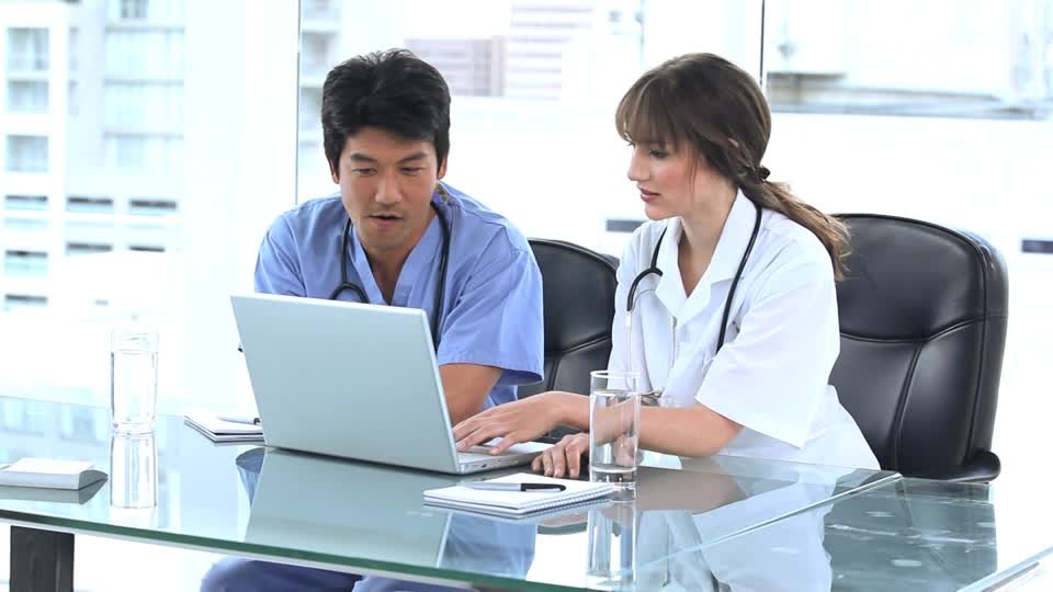 Tốc độ internet: Một trong những điều khiến du khách thích thú nhất khi đến Nhật là hệ thống đường truyền internet cực nhanh, dù là ở nhà riêng, các công ty hay quán cà phê. Ảnh: Framepool.