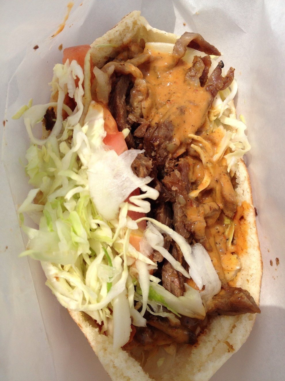 Tokyo, Nhật Bản: Người Nhật đã đơn giản hóa món này, dùng thịt bò thay cho thịt cừu, bắp cải thay rau diếp. Một số nơi vẫn có sốt tỏi và ớt truyền thống, nhưng thường chỉ dùng tương cà và mayonnaise. Du khách có thể thưởng thức món này ở Tokyo vào ban đêm.