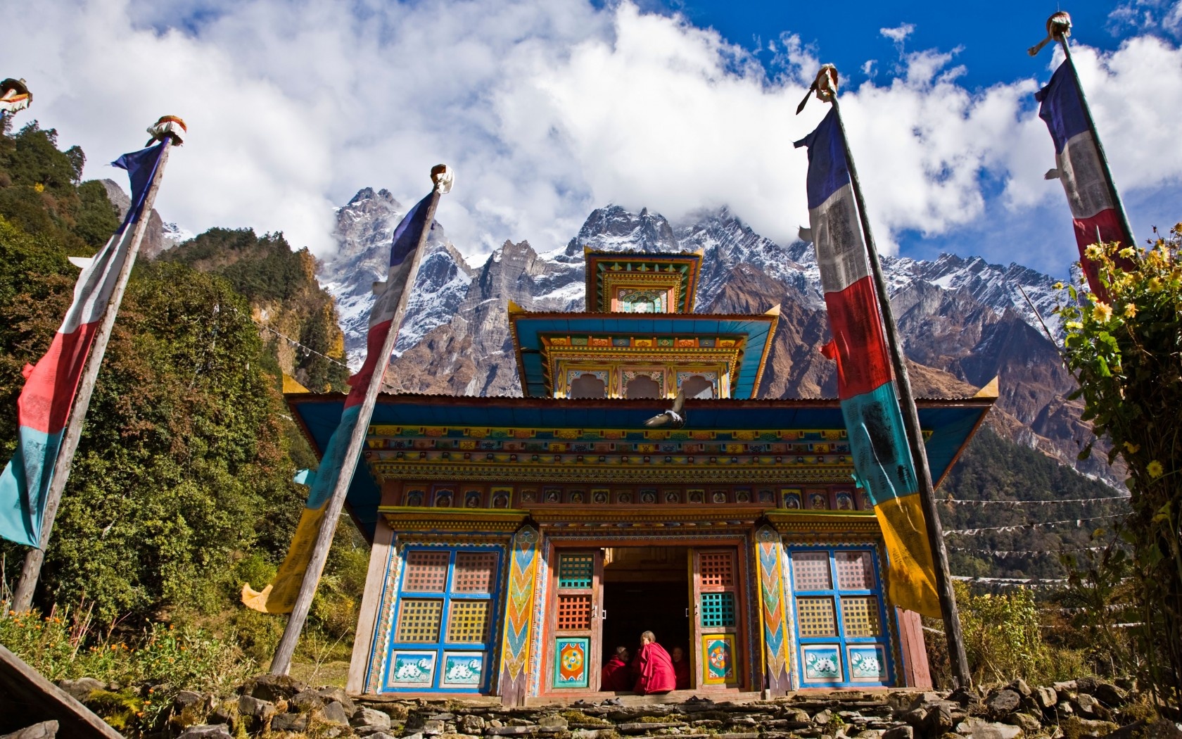 Tìm bình yên ở tu viện Phật giáo, Nepal: Trong thời đại số hóa, với quá nhiều thông tin xâm chiếm trí não chúng ta. Hãy tới một tu viện Phật giáo ở Nepal, bạn sẽ được học cách thiền, để tâm trí tĩnh lặng, rèn luyện sự tập trung và nhận thức.