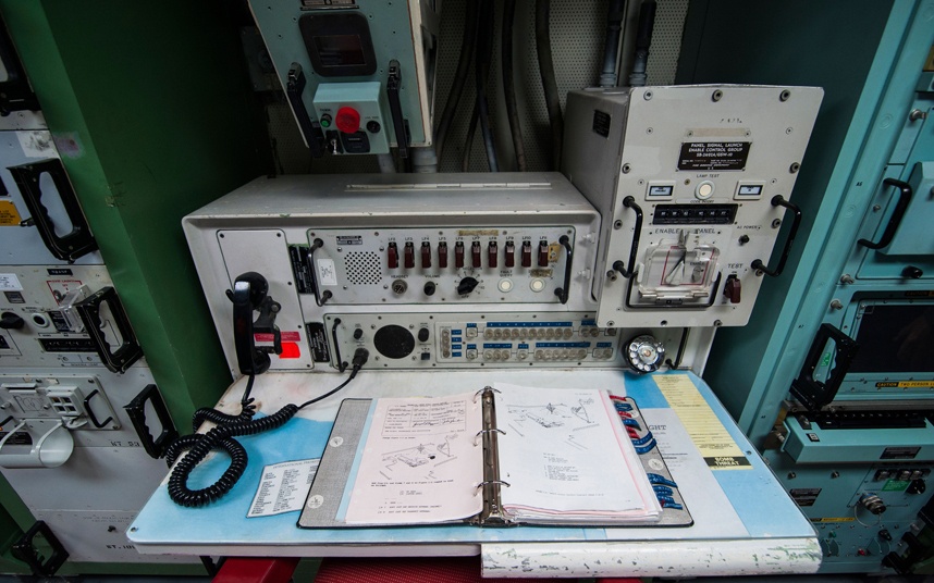 2. Khu phóng tên lửa Ronald Reagan Minuteman, Mỹ: Tới khu di tích lịch sử cấp quốc gia ở Bắc Dakota, này, du khách sẽ được tham quan các cơ sở phía trên và nghe hướng dẫn viên kể những câu chuyện thú vị. Sau đó, bạn sẽ được vào sau cánh cửa bê tông chống bom để xem các thiết bị phóng tên lửa.