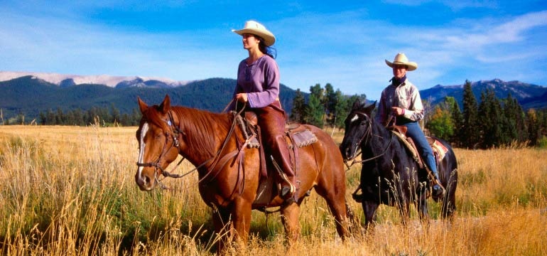 “Detox” công nghệ ở khu nghỉ dưỡng Echo Valley, Canada: Tới đây, du khách có thể đăng ký tham gia chương trình “detox” (thải độc) công nghệ, ngắm sao trời thay vì chúi mũi vào Twitter, nhớ ra những điều đặc biệt về bản thân mà không cần tới các dòng trạng thái trên Facebook. 