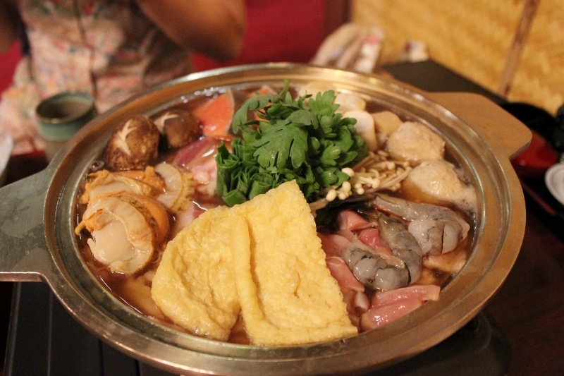 Mon canh toan thit danh cho vo si sumo hinh anh