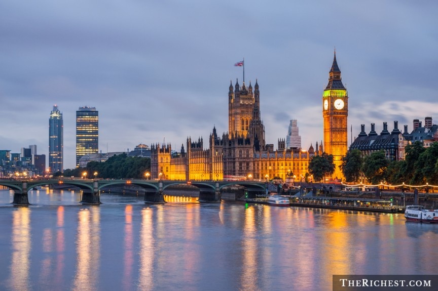 London, Anh: London có lịch sử lâu đời, đồ ăn ngon và không khí cổ điển, với những khu vườn tuyệt đẹp và cuộc sống về đêm đang dần trở nên nhộn nhịp hơn. Nếu bạn đang tìm kiếm một nơi để bắt đầu một mối tình lãng mạn thì không nên bỏ qua thủ đô nước Anh.