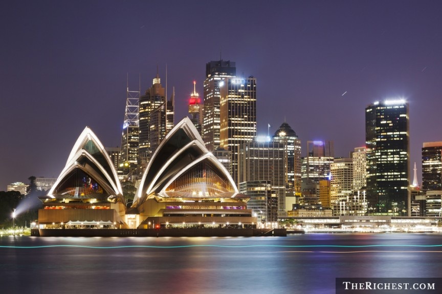 Australia: Thành phố Melbourne đem lại cho những chàng trai một kỳ nghỉ thú vị, đầy những chuyến phiêu lưu và các hoạt động mạo hiểm hấp dẫn. Đặc biệt, đây là điểm giao thoa văn hóa, với nhiều người đến từ khắp nơi trên thế giới, nên họ sống rất cởi mở, thân thiện. Đặc biệt, bạn có thể tìm thấy nhiều điểm giải trí mở cửa suốt đêm, hợp với những người trẻ “thừa năng lượng”.