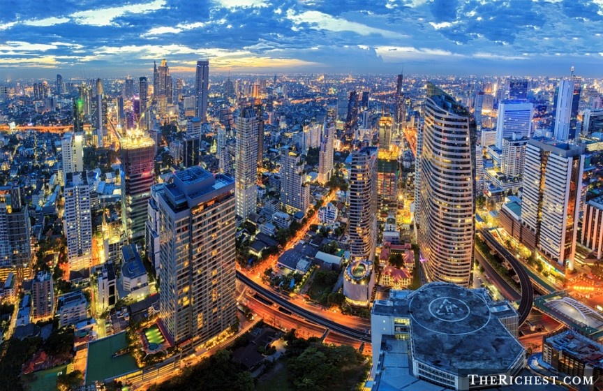 Bangkok, Thái Lan: Từ lâu Thái Lan đã là một điểm đến nổi tiếng cho người trẻ tuổi, với giá cả phải chăng và những bãi biển tuyệt đẹp. Các du khách đến đây thường trẻ trung, sôi nổi và thân thiện, nơi lý tưởng để những chàng trai độc thân tìm được một người hợp với mình. 