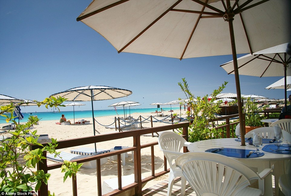 Đây còn là điểm xuất phát lý tưởng để du khách khám phá quần đảo Cape Verde, từ các thung lũng của Santo Antao tới các đụn các hùng vĩ như ở sa mạc Sahara của Boa Vista.