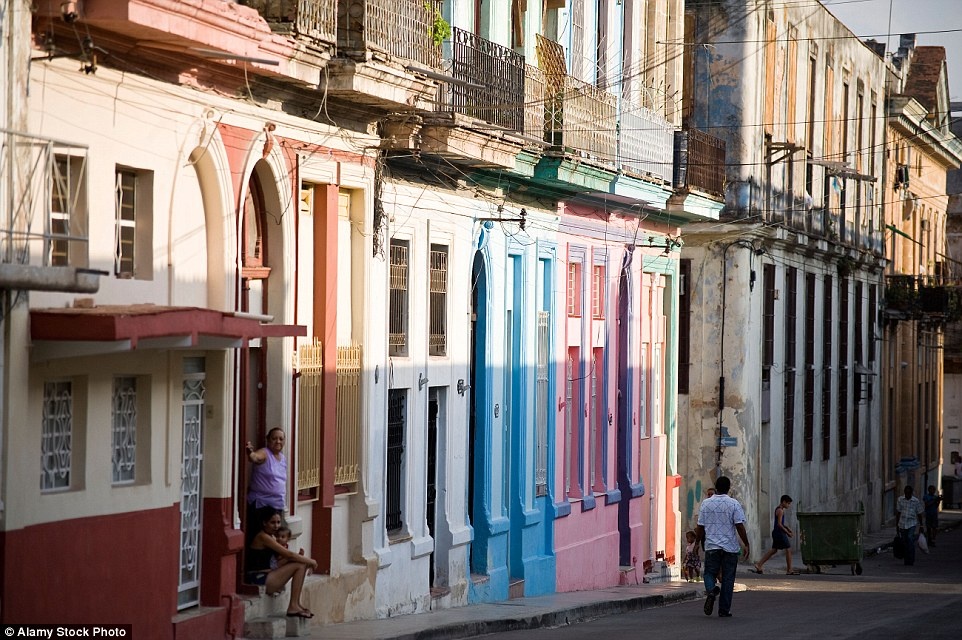 2. Havana, Cuba (33%): Sau khi lệnh cấm vận được nới lỏng, Cuba bắt đầu đón một làn sóng du lịch mới. Trong năm 2016, nhiều hãng hàng không sẽ mở tuyến bay tới Cuba, các chuỗi khách sạn lớn cũng sẽ lập cơ sở tại quốc gia này.