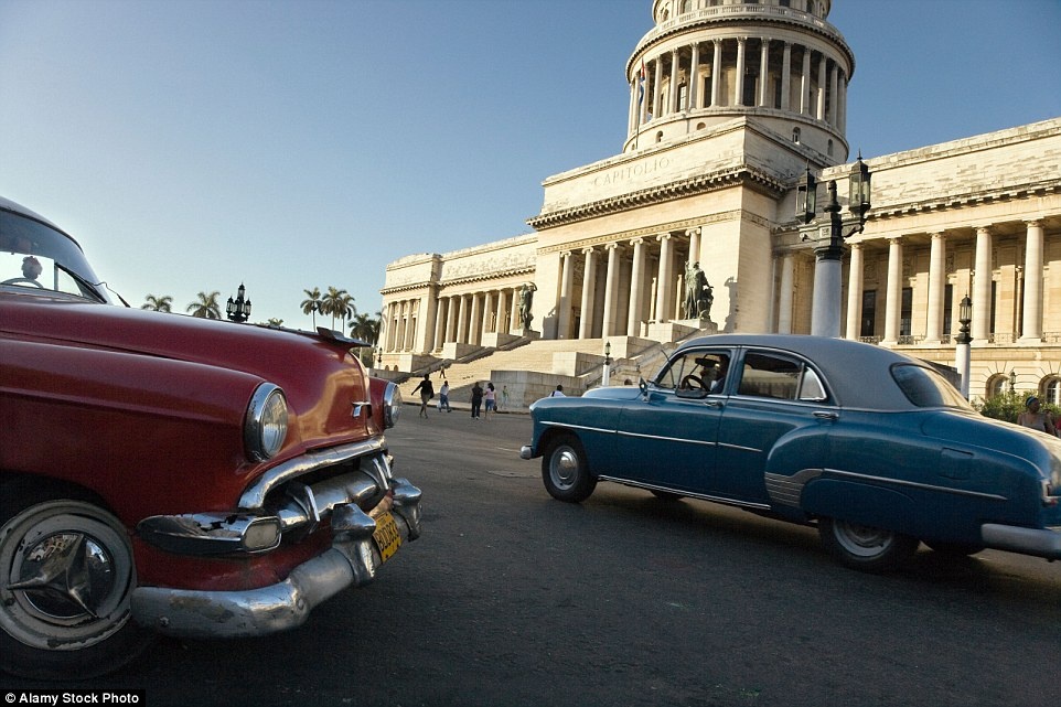 Nhiều người cho biết Cuba giống như nơi thời gian dừng lại, với những tòa nhà thời thuộc địa và xe của thập niên 50. Thành phố Havana có không khí lãng mạn, cổ điển, với ẩm thực hấp dẫn và các bãi biển tuyệt đẹp.