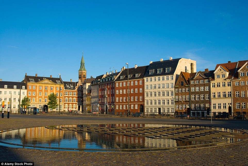 Lễ hội âm nhạc Tivoli kéo dài 5 tháng (từ tháng 5 tới tháng 9/2016), lễ hội ẩm thực Copenhagen và tuần lễ thời trang sẽ đem lại cho bạn nhiều hoạt động thú vị.