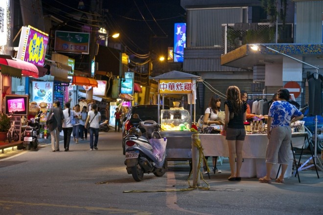 9. Biǎnshí ở Hoa Liên: Biǎnshí là một loại sủi cảo hay hoành thánh được ăn kèm nước dùng, với nhân thịt lợn hoặc tôm tươi. Du khách có thể thưởng thức món này ở các chợ đêm ở Hoa Liên.
