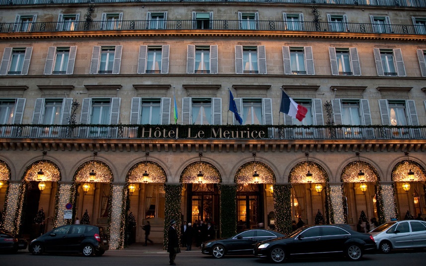 Le Meurice, Paris, Pháp: Nhà hàng Pháp này là nơi Felix Bloch, cựu nhân viên của Bộ ngoại giao Mỹ, gặp Reino Gikman, một điệp viên KGB. Các nhân viên phản gián Pháp đã chụp ảnh Bloch tới nhà hàng với một vali đen và rời đi tay không, còn chiếc vali đã theo Gikman rời khỏi nhà hàng. Bloch khẳng định trong đó chỉ có một bộ sưu tập tem. 