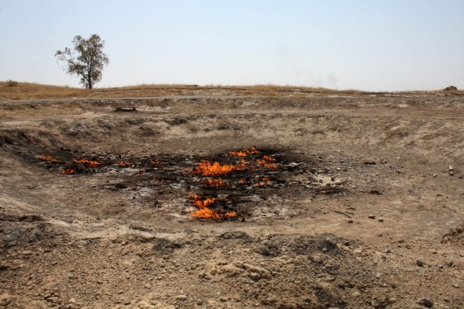 “Lửa tận thế” ở Baba Gurgur, Iraq: Hố lửa này đã cháy liên tục hàng nghìn năm qua, và được cho là hỏa ngục trong kinh Cựu ước. Phụ nữ thường tới đây để cầu mong ngọn lửa cho họ sinh con trai. Du khách có thể tới thăm thành phố Kirkuk gần đó, với di tích của thành cố 5.000 năm tuổi.